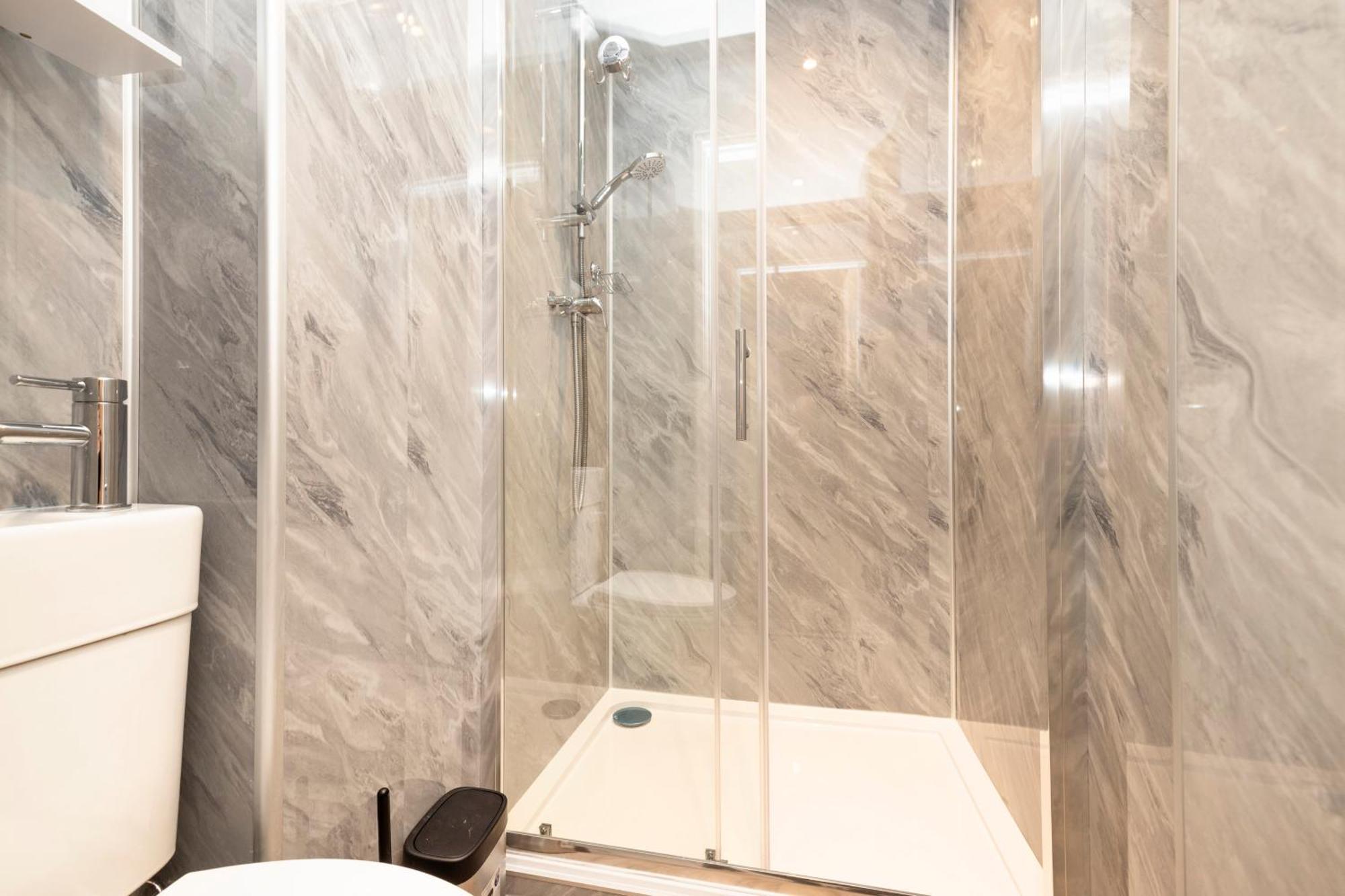 Joivy 3Br Flat In Haymarket With Free Parking Edinburg Exteriör bild