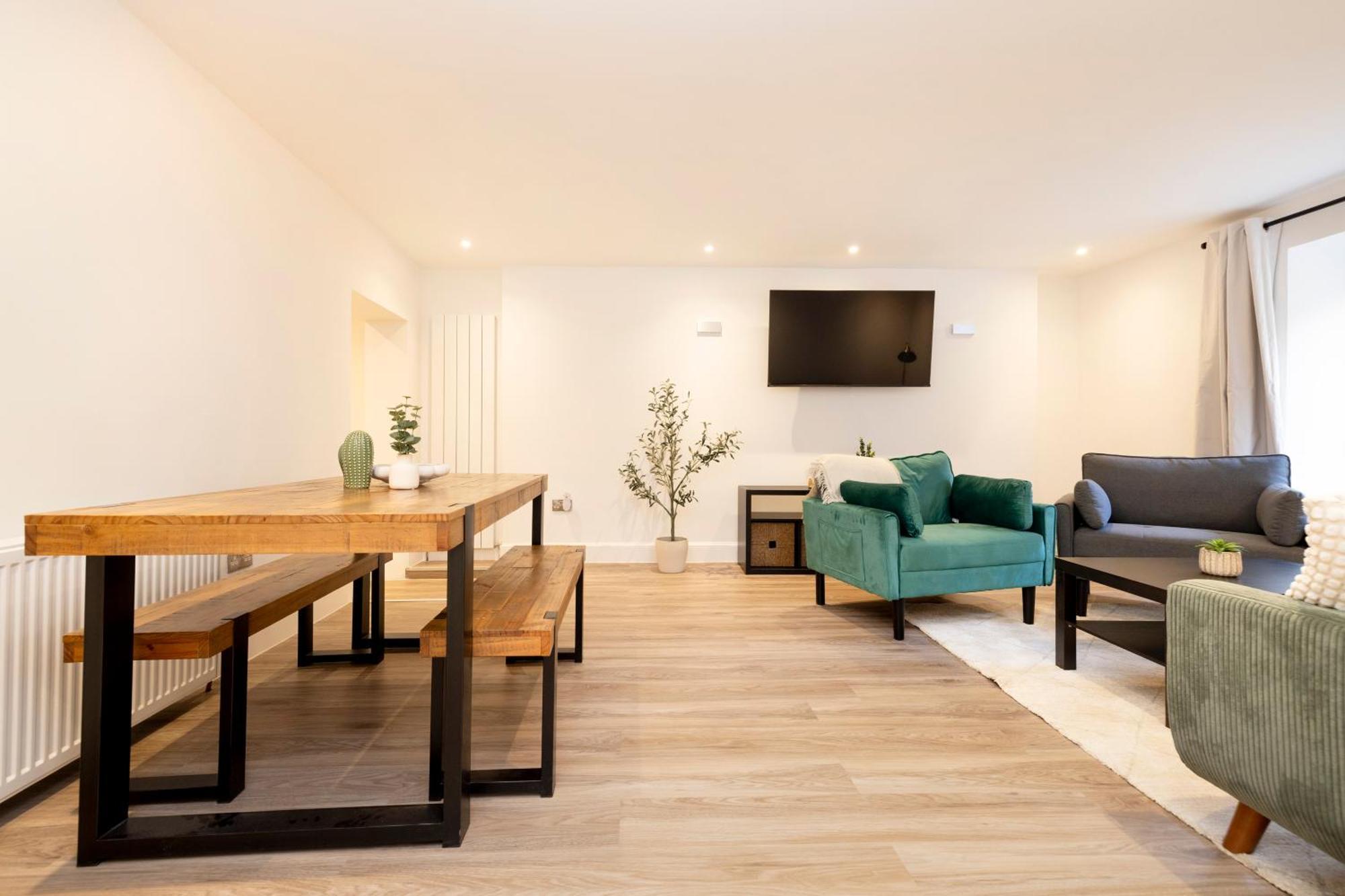 Joivy 3Br Flat In Haymarket With Free Parking Edinburg Exteriör bild
