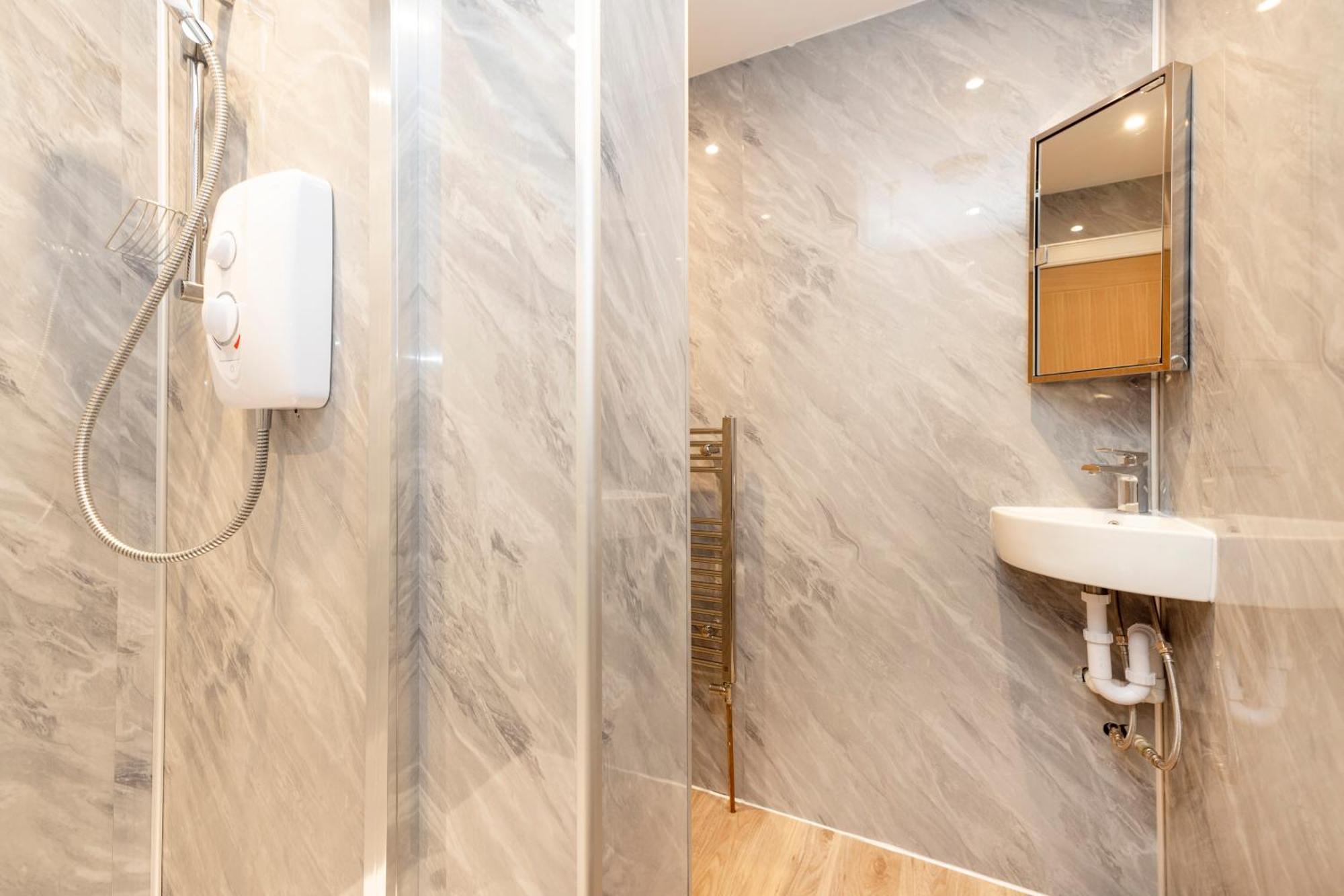 Joivy 3Br Flat In Haymarket With Free Parking Edinburg Exteriör bild